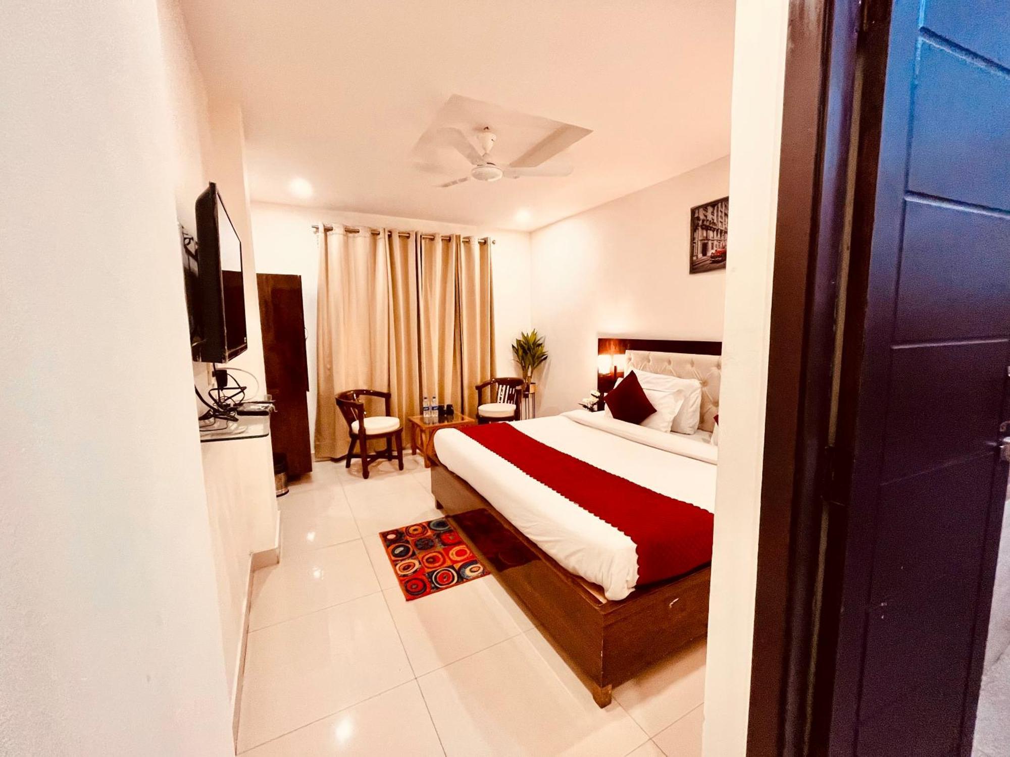 Hotel Sampat Royal Cafe Delhi  Esterno foto