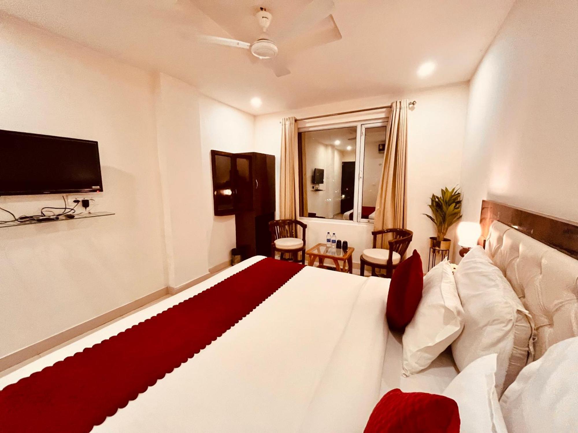 Hotel Sampat Royal Cafe Delhi  Esterno foto
