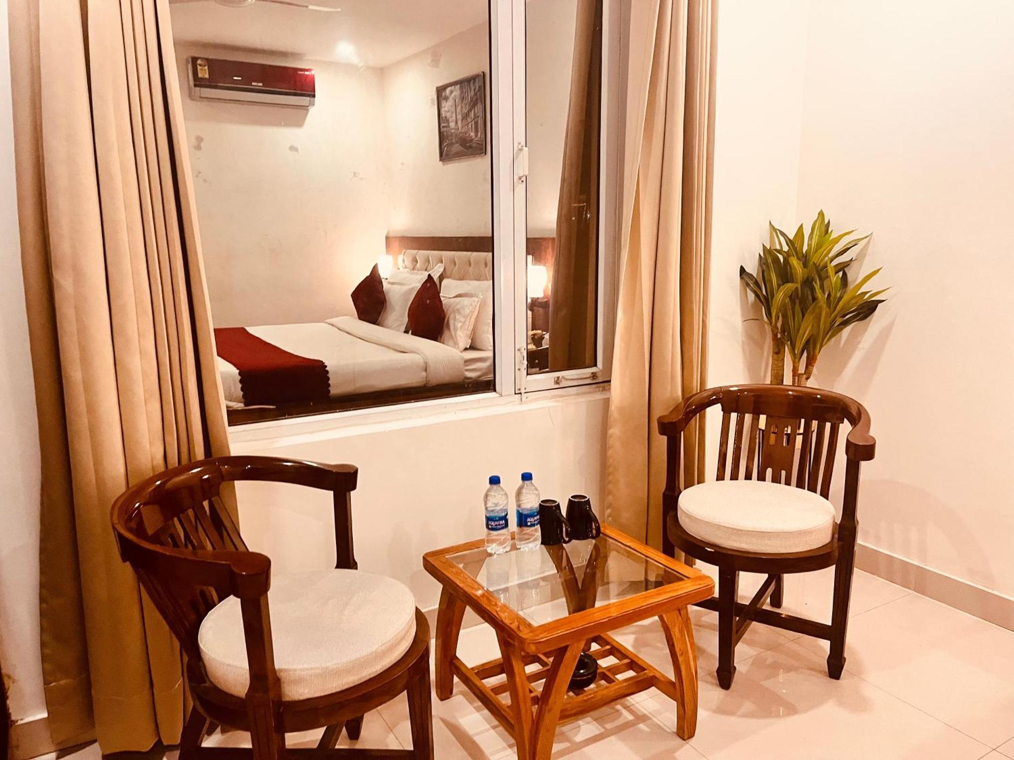 Hotel Sampat Royal Cafe Delhi  Esterno foto